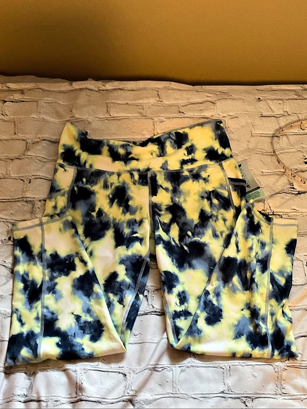 NWT Ideology 7/8 Length High Rise Side Pocket Leggings in Yellow & Blue Size L